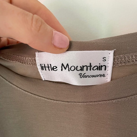 Little Mountain Khaki Top - Picture 3 of 3